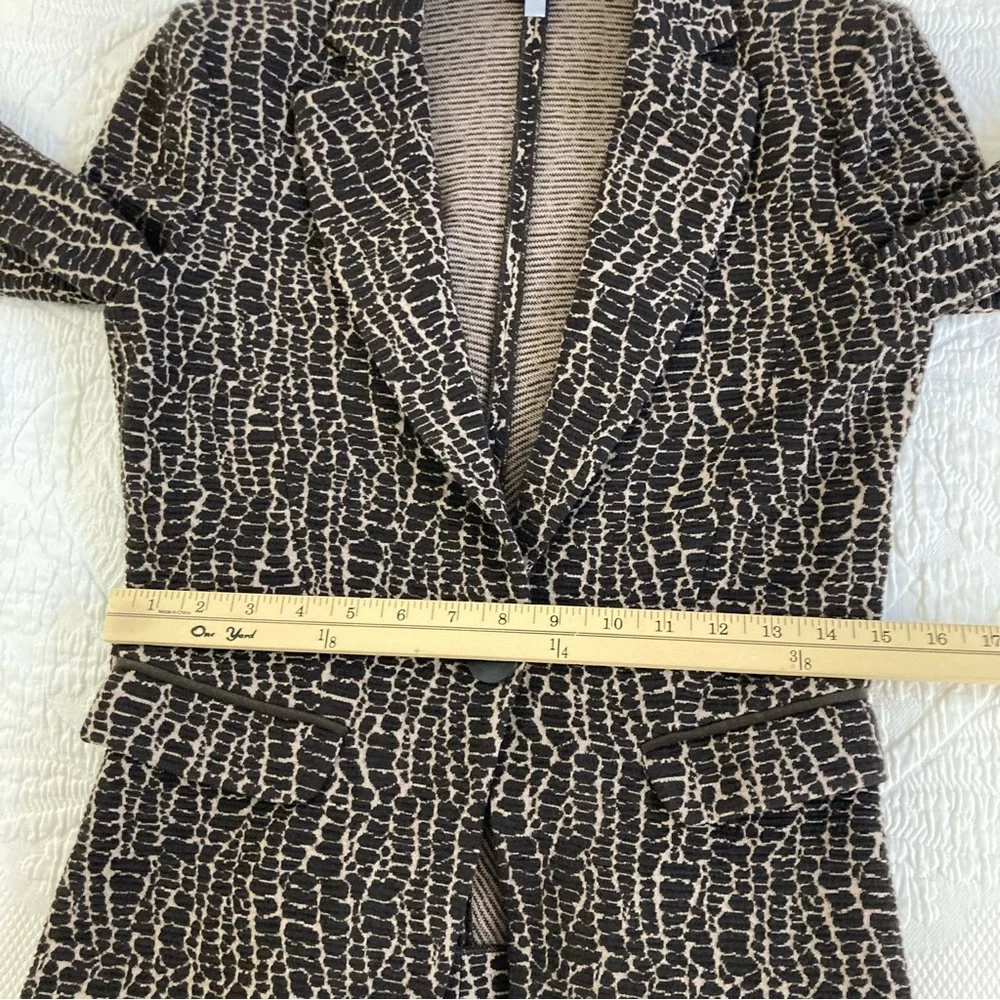 Armani Collezioni animal print one button blazer stretch knit fabric fitted 6